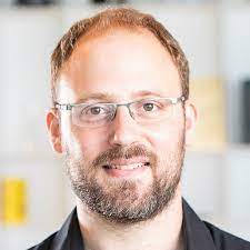 איך הופכים חלום של שלושה צעירים לפרויקט של מדינה שלמה
